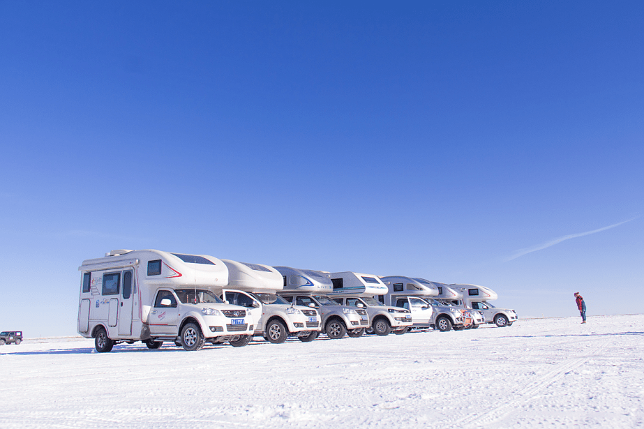 冰天雪地这样玩房车