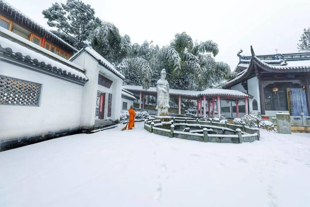 不仅是北京的雪来看看湖州安吉灵峰寺的雪景煮茶吧