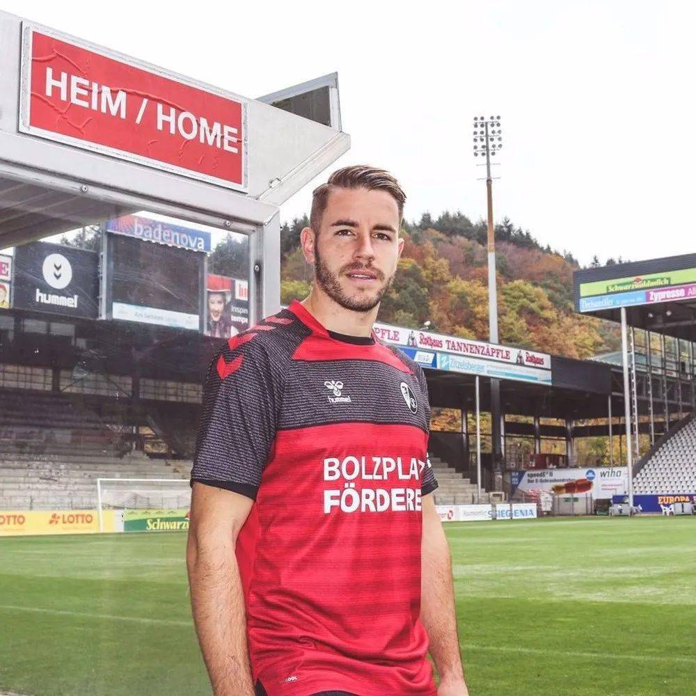 弗赖堡推出"bolzplatz"特别版球衣