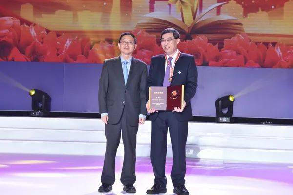 第二届教学大师奖杰出教学奖和创新创业英才奖颁发