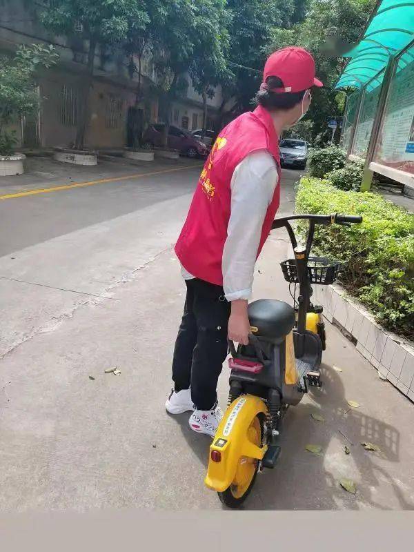 创卫路上志愿者在行动