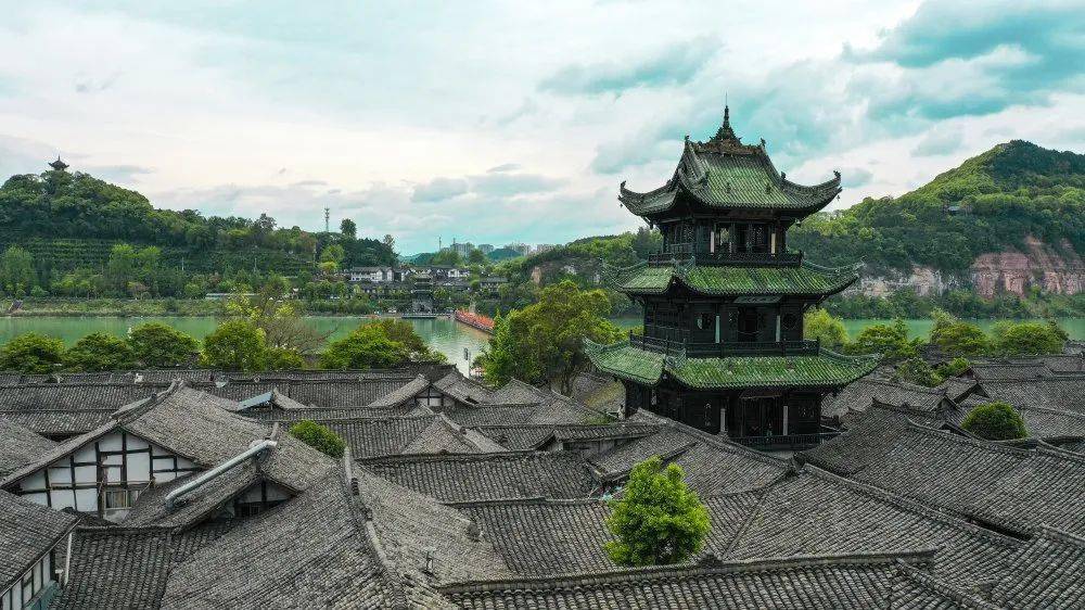 秦惠文王始置阆中县公元前314年阆中曾为巴国国都战国中期走过了历代