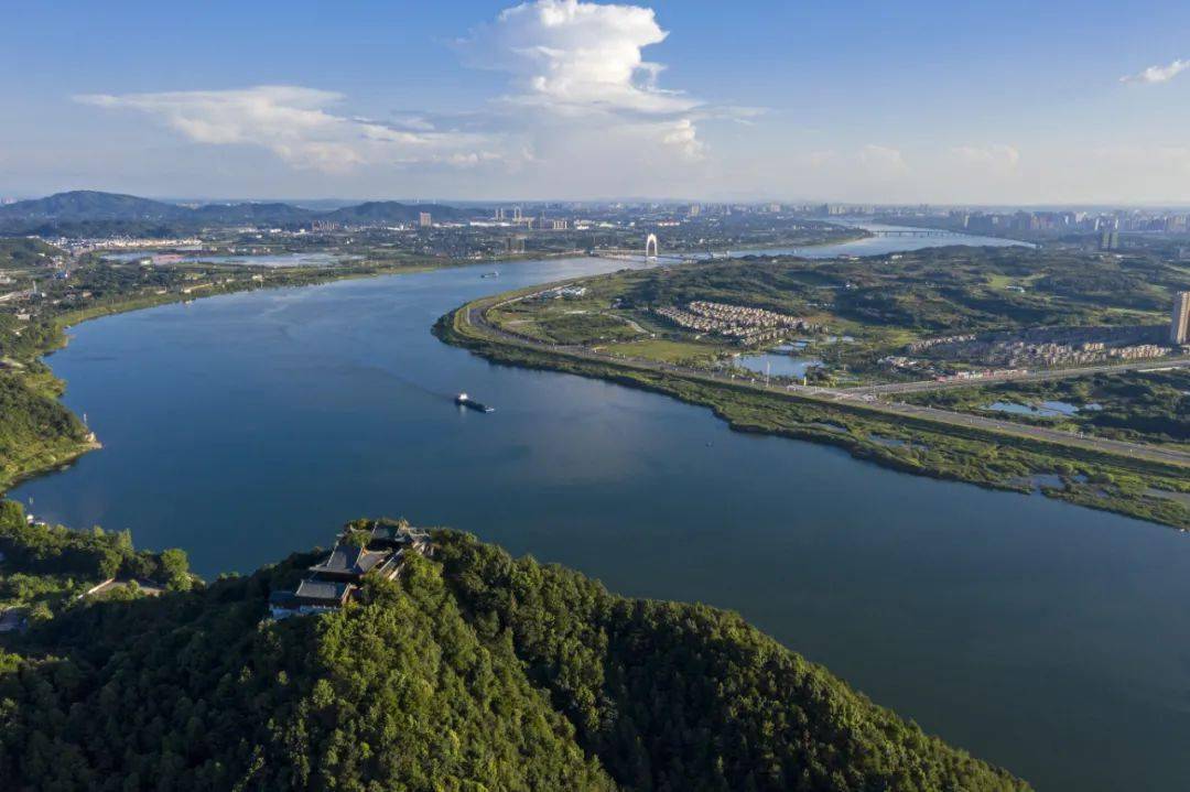 潇湘八景之一《山市晴岚》的昭山,经过重建后,焕发出全新的面貌.