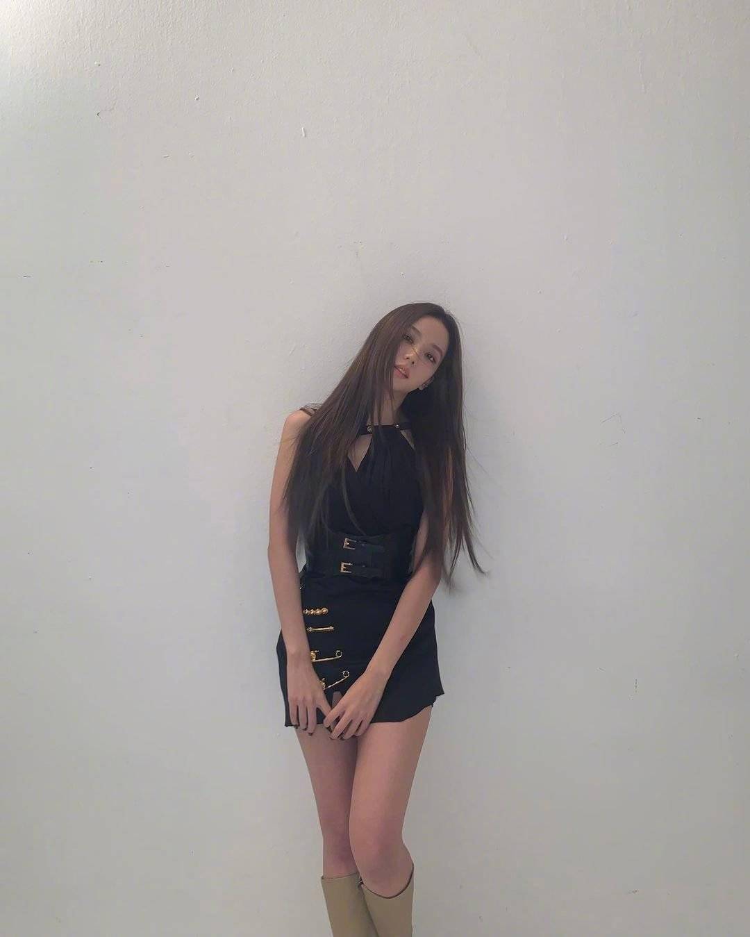 blackpink智秀分享日常生活照吸引视线的美貌干练氛围