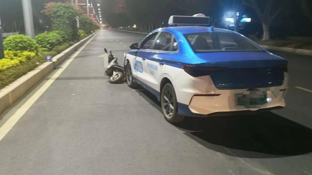 梧州喝了两杯还开着辆肉包铁横冲直撞当自己是钢铁侠