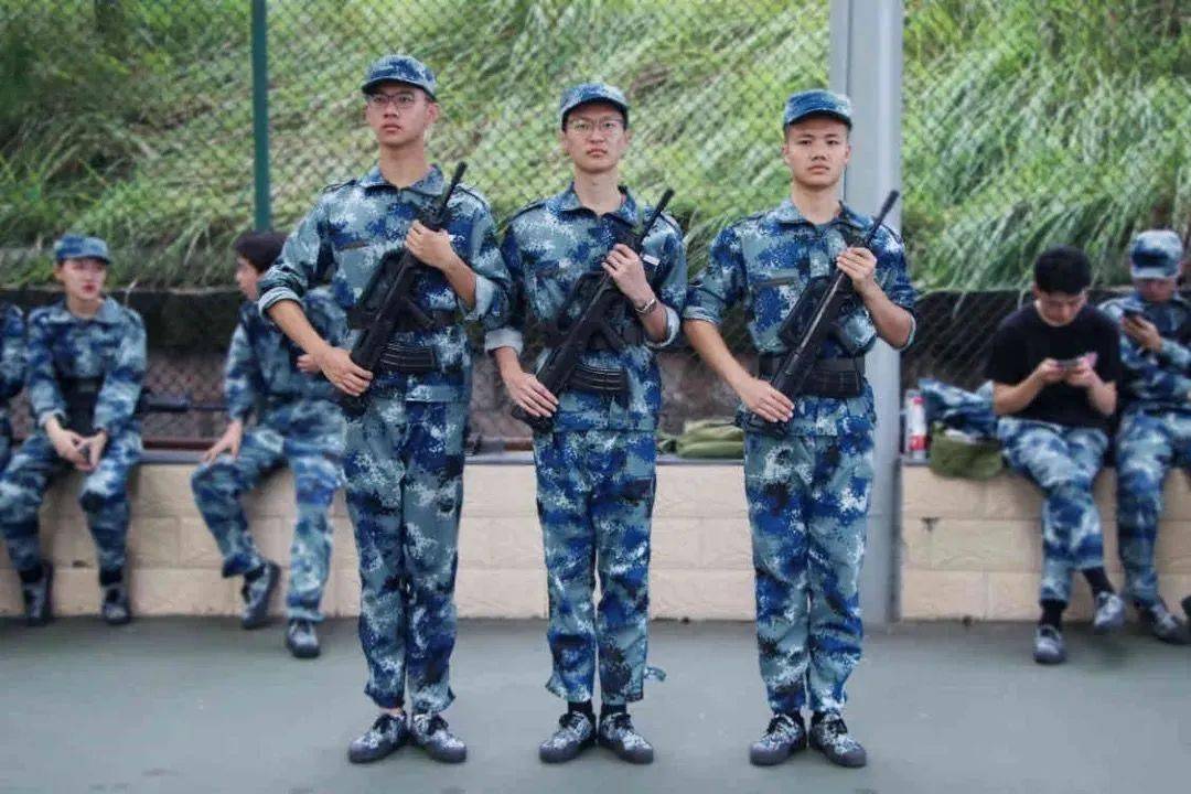 在歌乐山皇家女子学院里,什么?川外男子生存