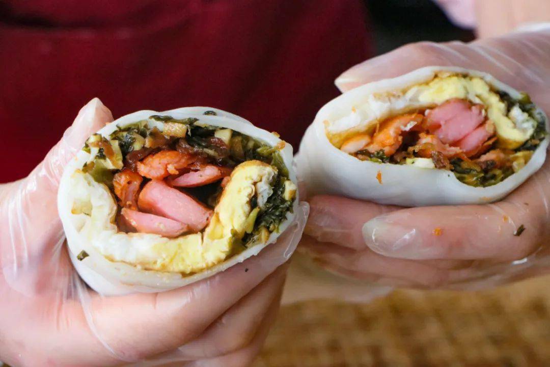 诸暨人对于藤羹的热爱,体现在他们可以在刚吃饱的时候,看见热气腾腾的