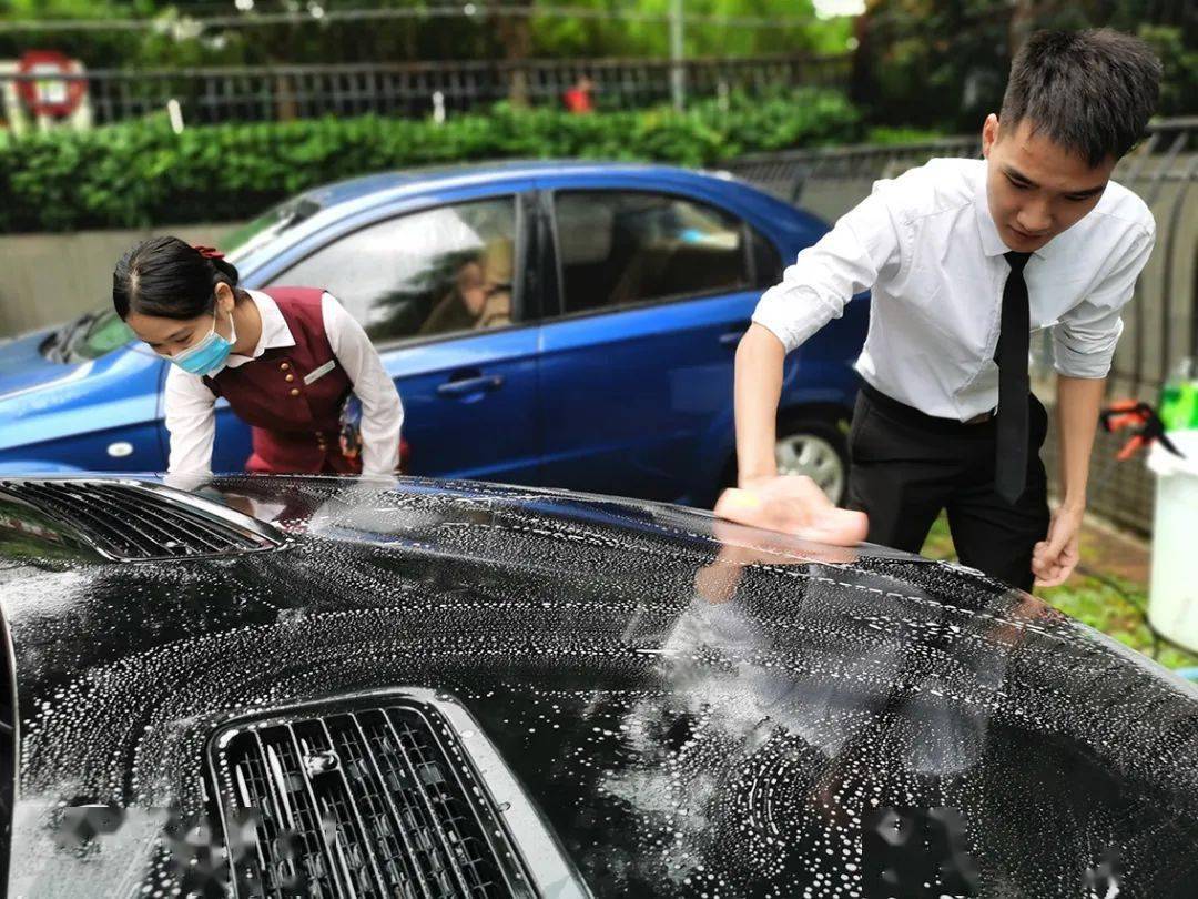 便民洗车数量可绕田径场40圈! 龙光服务助力业主"靓车"出行