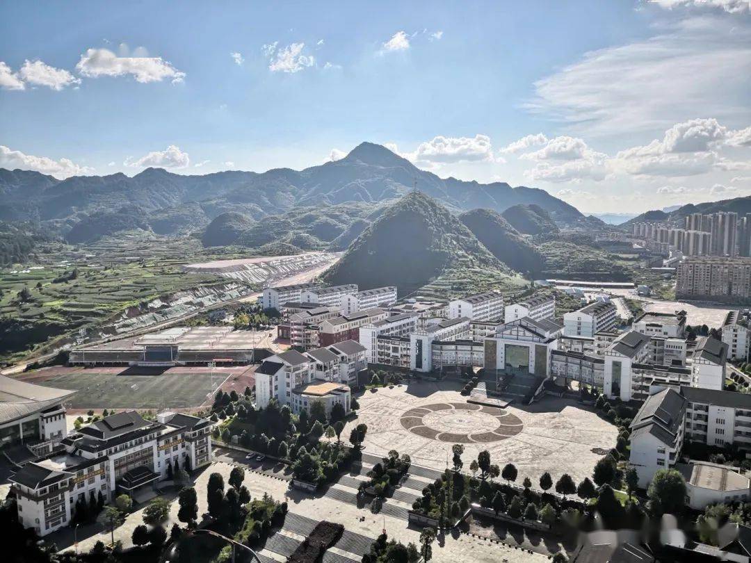 下司镇凯里一中分别入选第六届全国文明村镇第二届全国文明校园