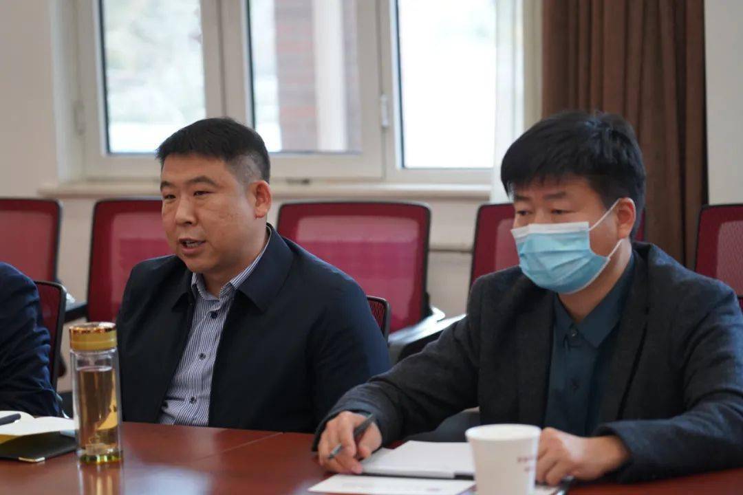 接下来,赵校长介绍了内丘二中的蜕变史和目前面临的机遇与挑战;霍校长