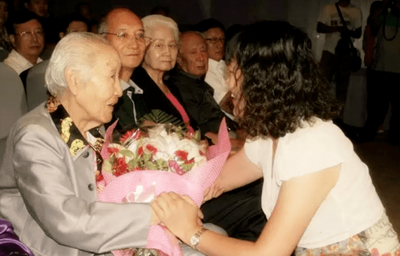 深切缅怀悼念敬爱的"草原上的好额吉"!_云曙碧