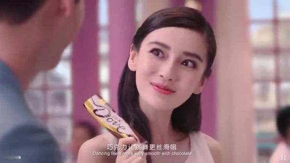 杨颖德芙巧克力新版广告电视上最熟悉的感觉女神是真美