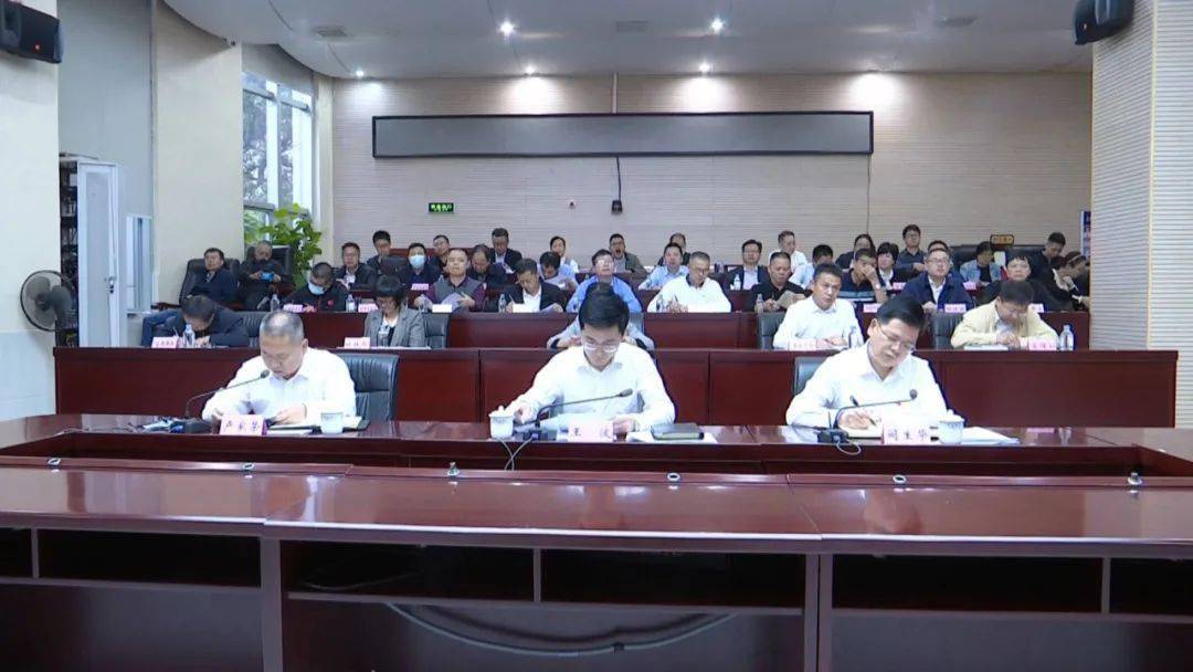 县领导,县应对新冠肺炎疫情应急指挥部副总指挥阙生华,卢家荣出席会议