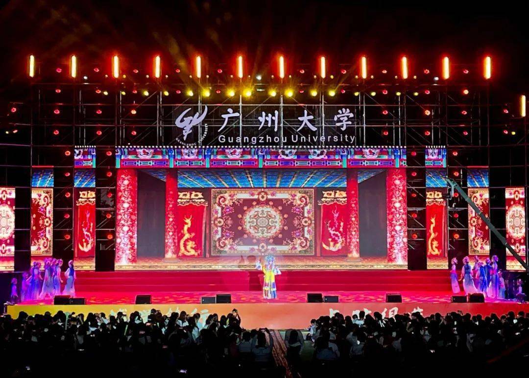 登上迎新舞台,他们只是努力多了亿点点