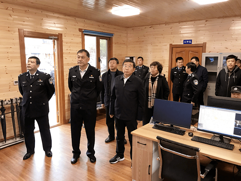 凌河分局正大派出所文化社区警务室查看警务室建设情况在凌海市公安局