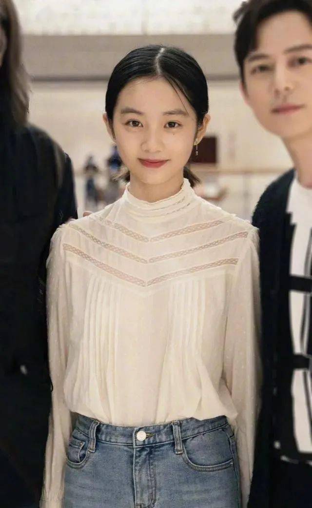 14岁黄多多近照再次引发热议:黄磊,你怎么养的女儿?