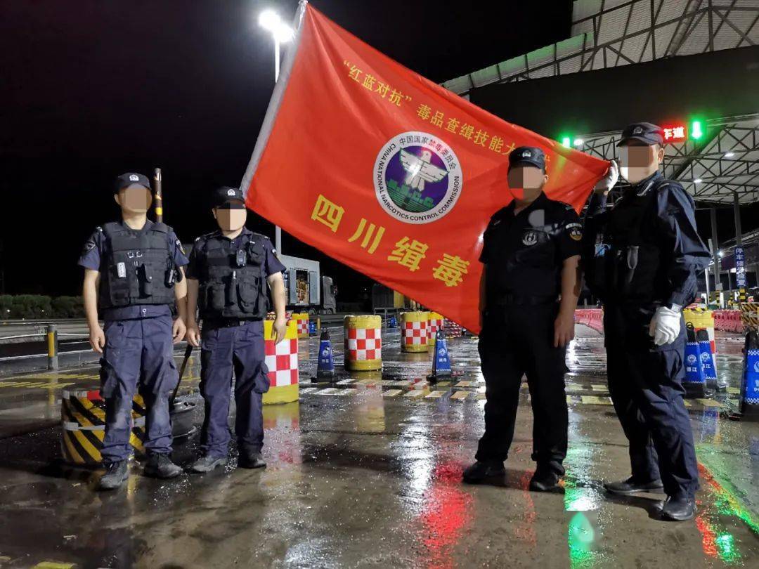 面对生死考验这位缉毒警察徒手夺枪