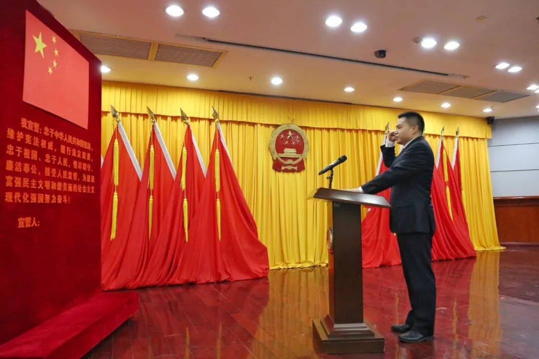 雷卫华任深圳市龙华区代区长