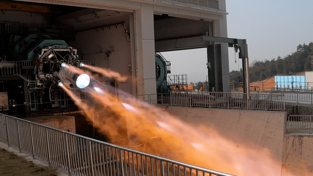 朱雀二号火箭二级发动机联合试车朱雀二号是目前国内在研运力最大的