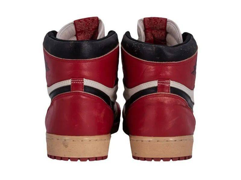 啊这,预估成交价525万!乔丹亲签aj1"芝加哥"又上拍卖行了