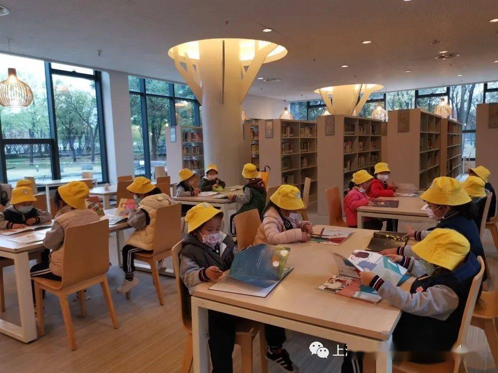 以美启智以美育幼昌吉路幼儿园开展嘉定图书馆寻美之旅