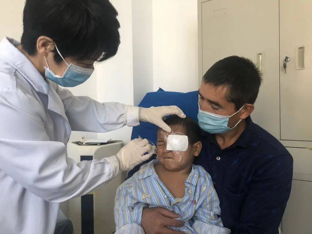 援医路上再不救治就要失明新疆4岁男孩飞越万里来甬寻光明