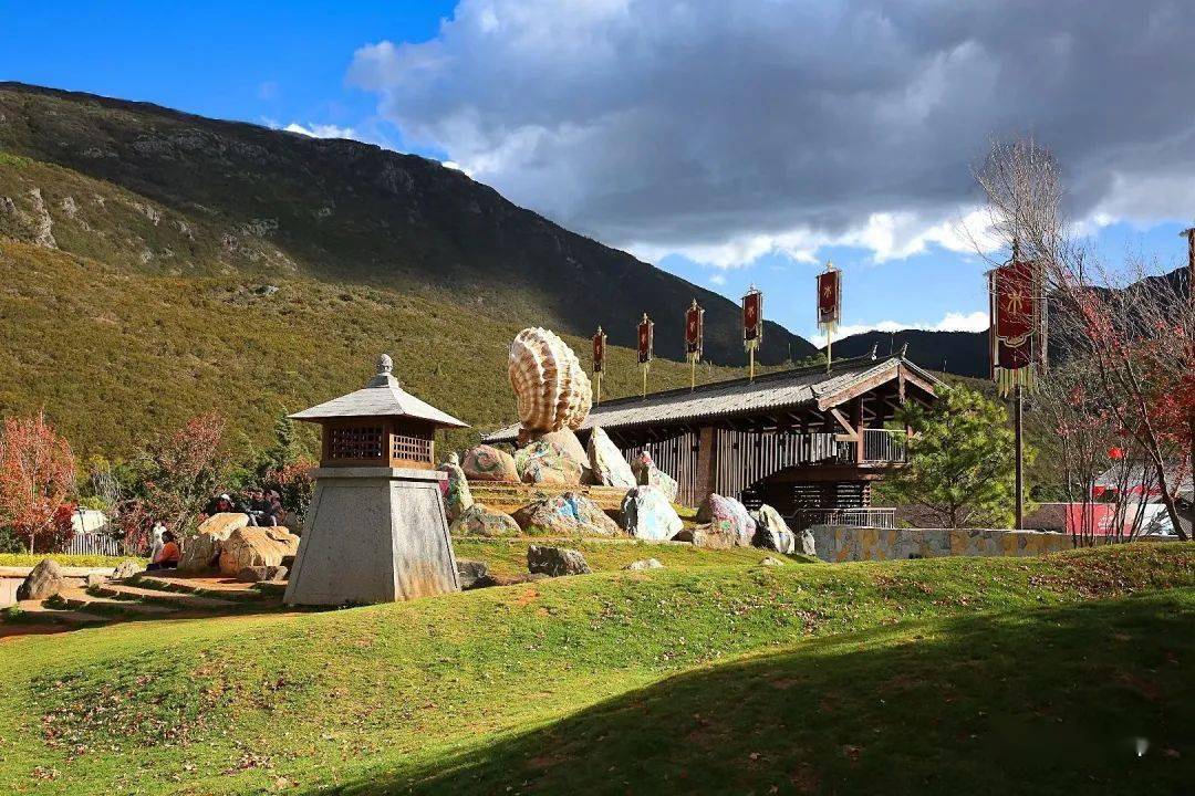 玉龙雪山下的东巴峡谷风光《大美云南39》