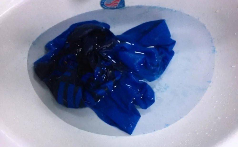 衣服掉色严重,几个简单方法,衣服固色好