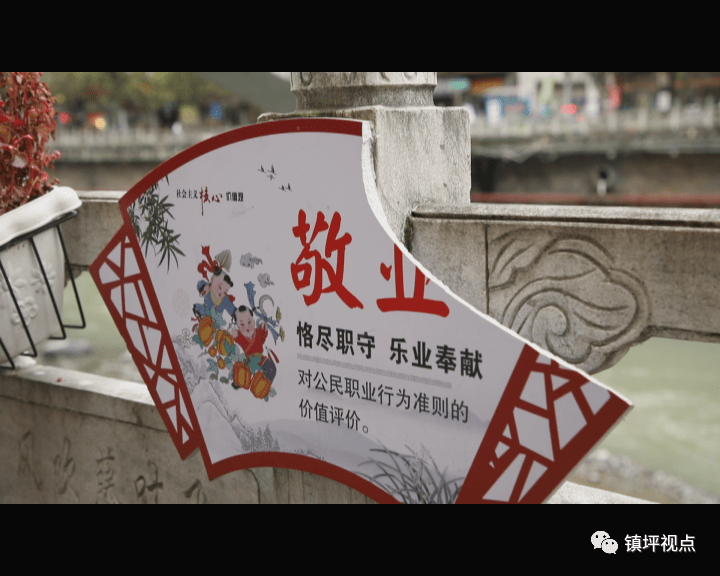 公益宣传广告牌遭破坏公共设施需共同爱护