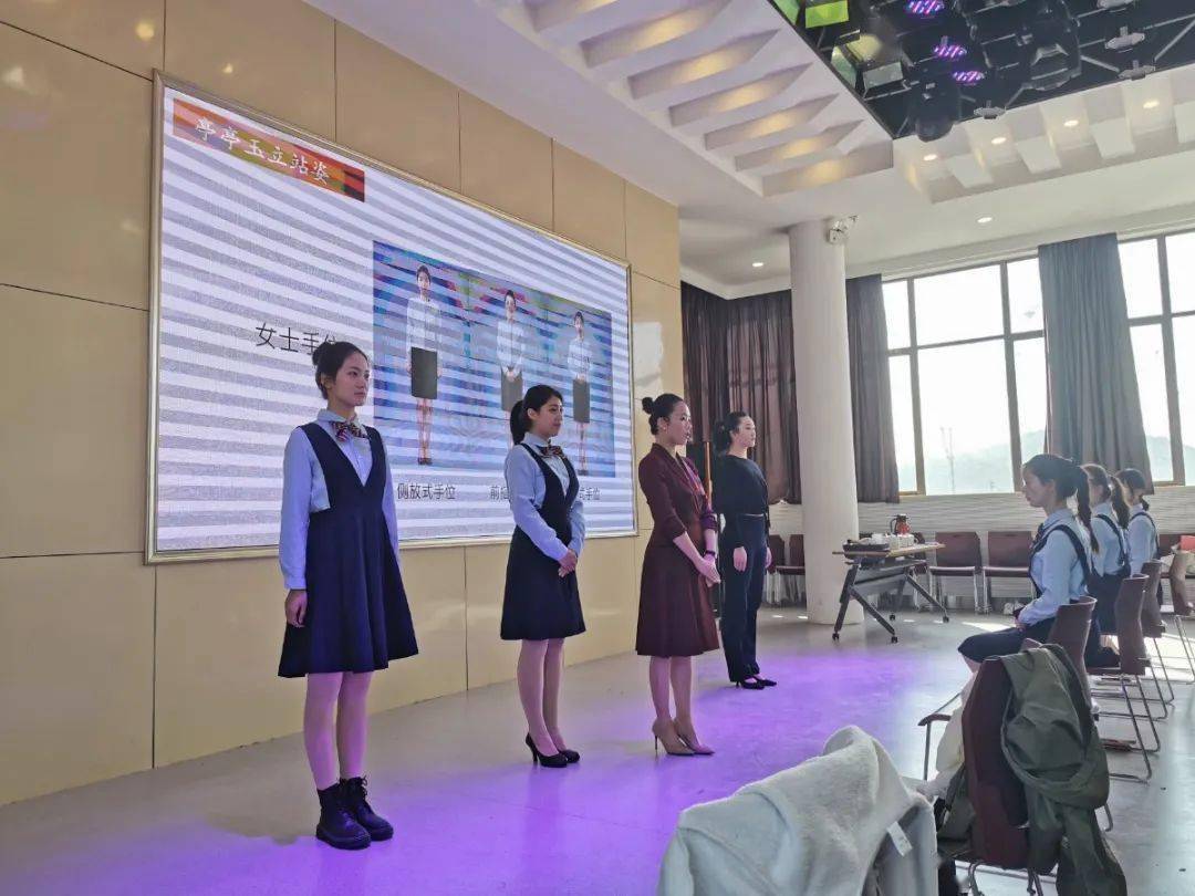 风姿卓越灼灼其华礼仪队员组团出道等你来看