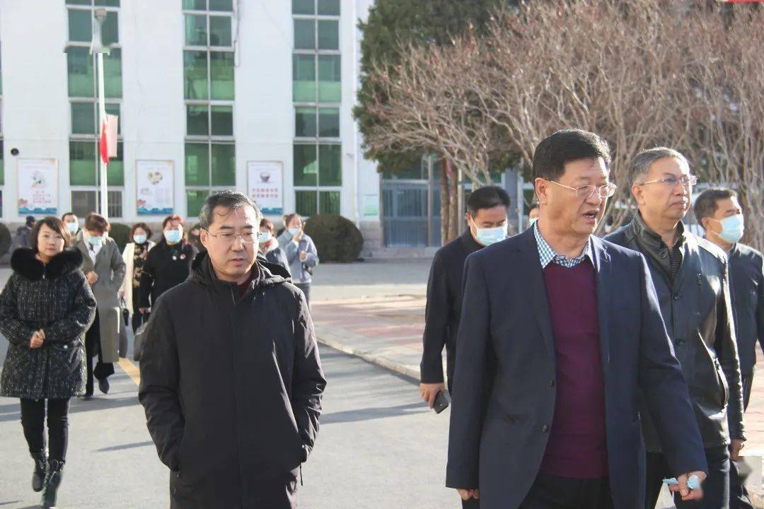 昌黎县政协领导一行到昌黎一中进行专题视察