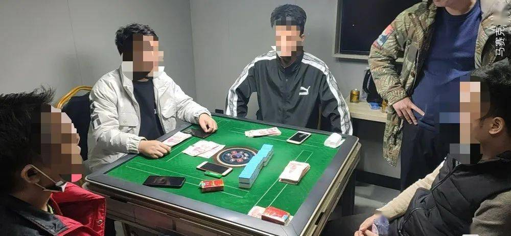 无事相约到某酒店碰面,会面后,四人商议以"滚轮子坐庄"的方式开展赌博