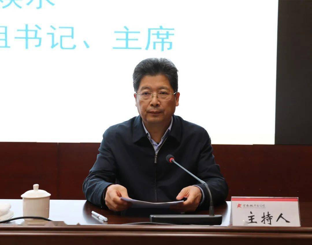 县委副书记,县长陈敏,以及县领导宣功成,陈康,汪雅达,汪媛,赵国水,陈