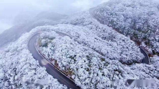 雷公山雪景图片