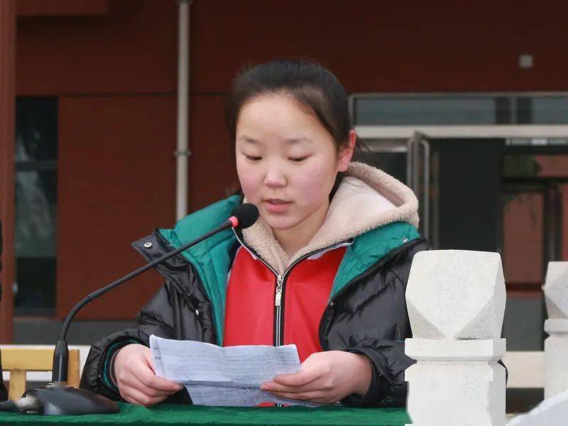 河津市第二初中隆重举行期中考试总结表彰大会