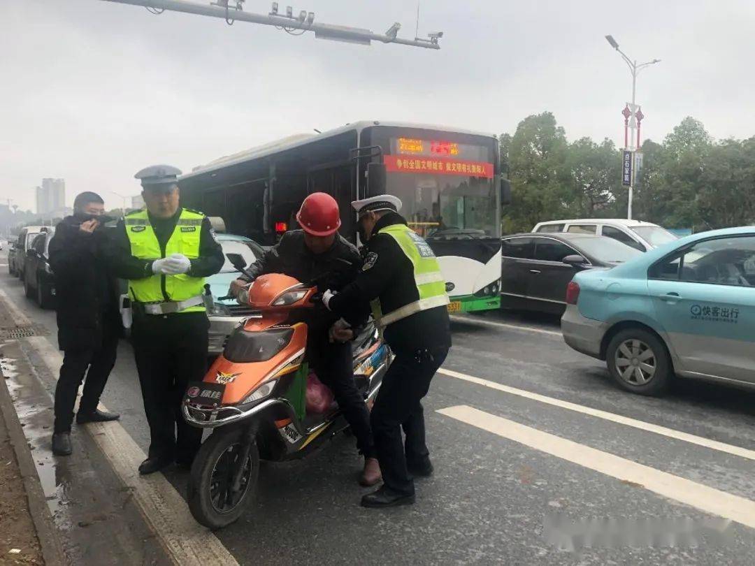 珠晖交警严查套牌假牌电动车