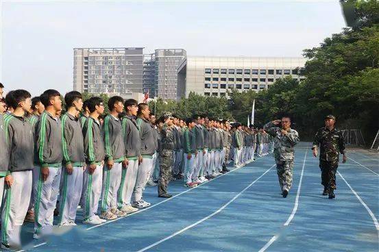 许昌电气职业学院校服图片