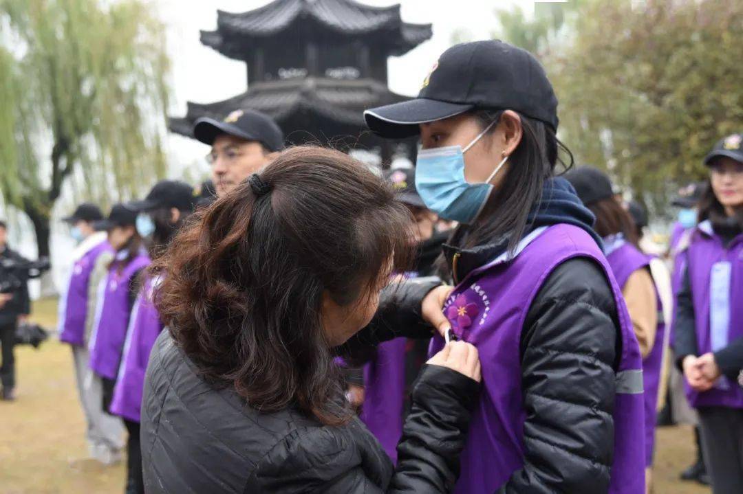 2020年紫金草行动启动紫金草落地莫愁湖祈愿和平