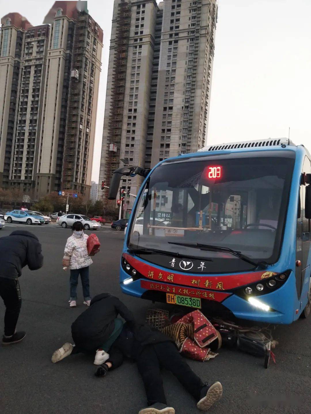 今日大小事┃忻州公交车与电动车相撞