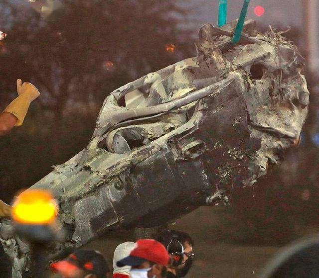 快讯惊险f1赛车爆炸起火车手安全逃生