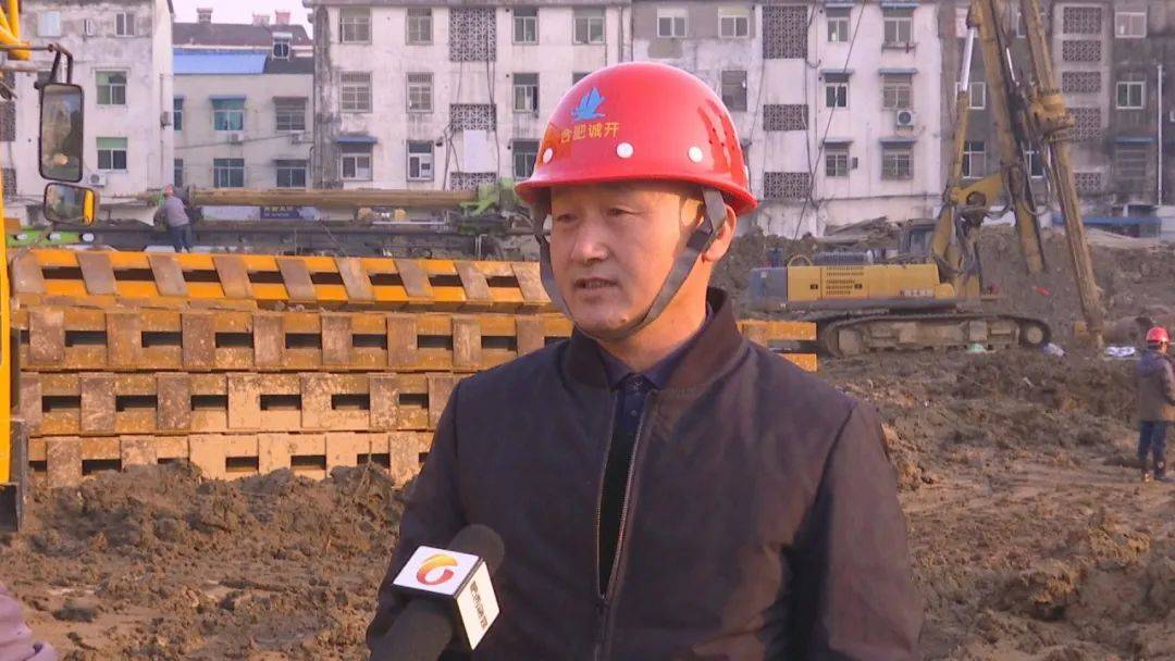 工人 魏平桂"收入情况还好,也没减少什么,我们都能就业.