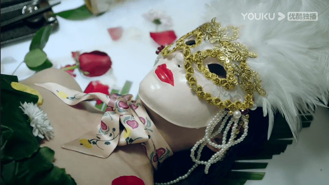 呕,你们见过这样的"女体盛"吗?