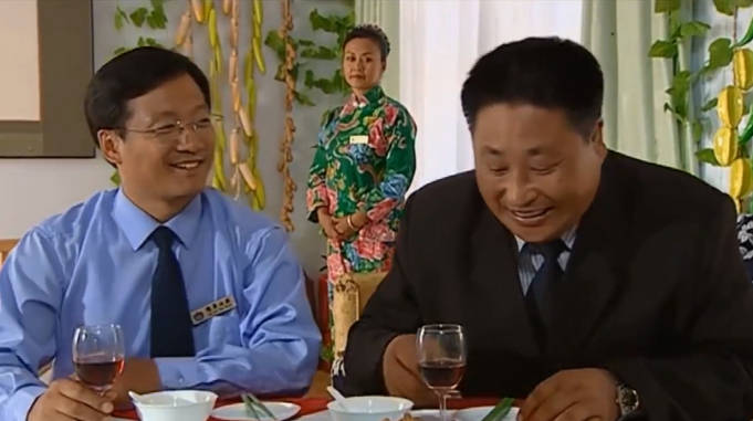 冯乡长太会留须拍马屁,市长来考察龙泉山庄,风头全让他占了