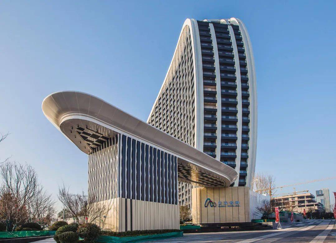 业主说在现实断裂的地方梦汇成了海