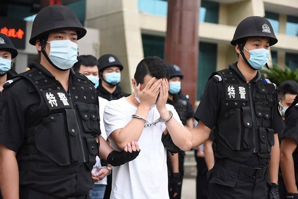 抓获非法开办贩卖"两卡"等涉嫌帮助信息网络犯罪人员134名,缴获涉案