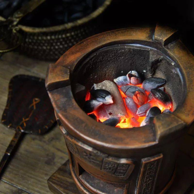 寒夜客来茶当酒竹炉汤沸火初红煮茶之趣