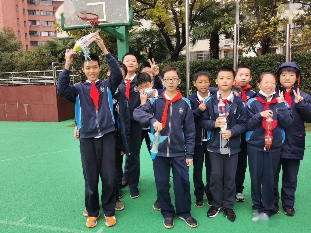 西南位育中学初一年级科技节水火箭比赛:一飞冲天 成就梦想