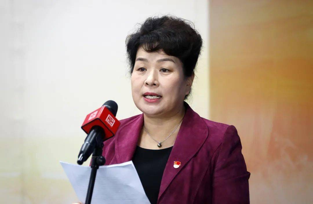 市直机关工委副书记何群,市经济和信息化局党组成员,副局长,机关党委