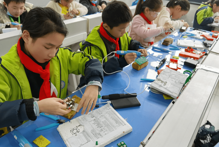 萧山区2020年中小学生科技教育竞赛活动无线电测向锦标赛顺利举行