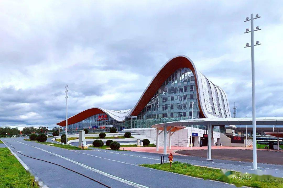 北京市郊铁路s2线延庆站恢复运营!_列车